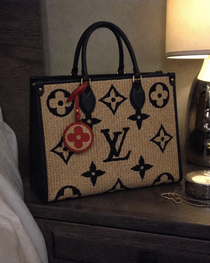 Monogram Raffia OnTheGo MM M57723 photo review