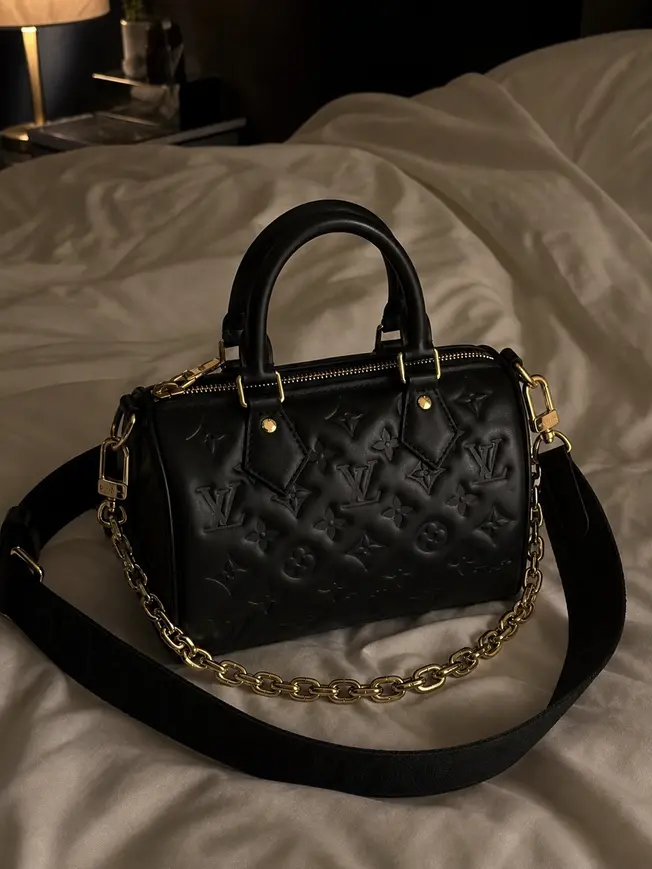 Embossed Lambskin Speedy Bandouliere 22 M58631 photo review