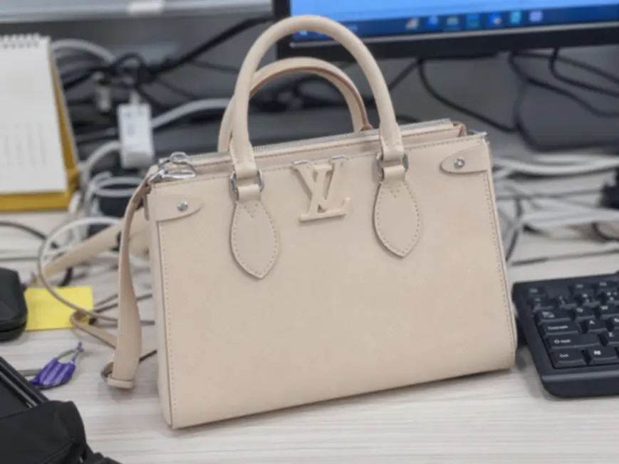 Epi Grained Grenelle Tote PM-White M57681 photo review