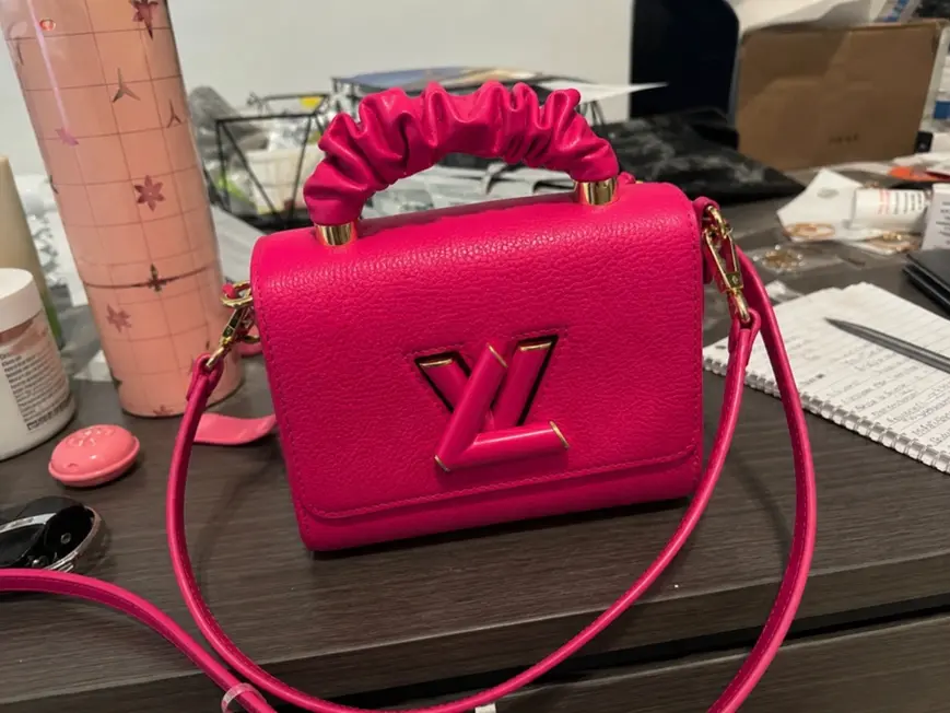 Taurillon Leather Twist PM-Pink M58691 photo review