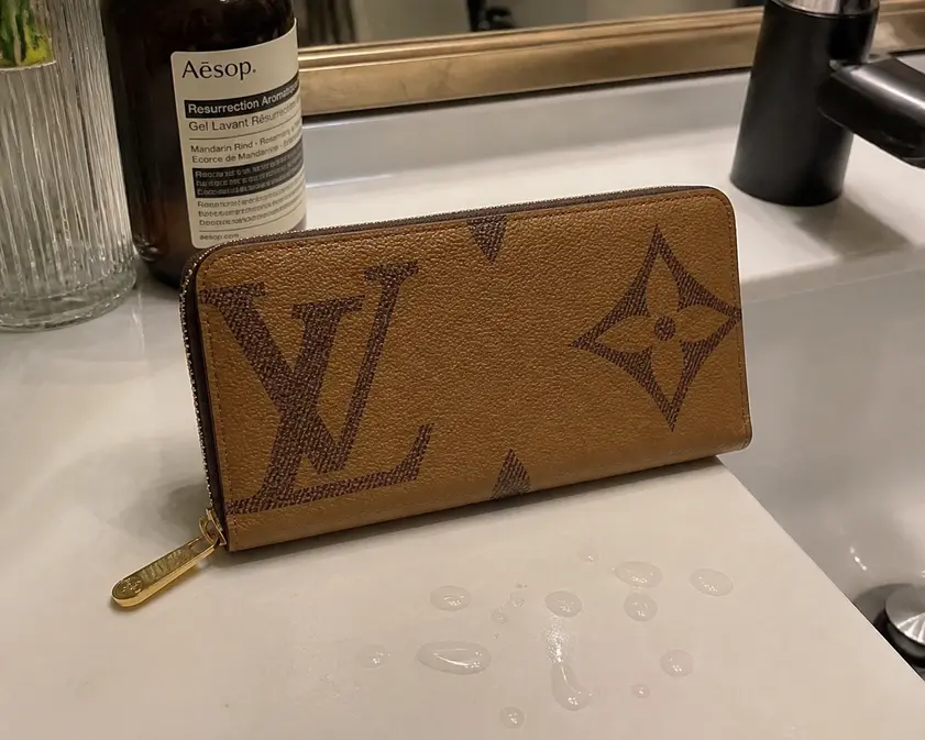 Giant Monogram Reverse Zippy Wallet M69353 photo review