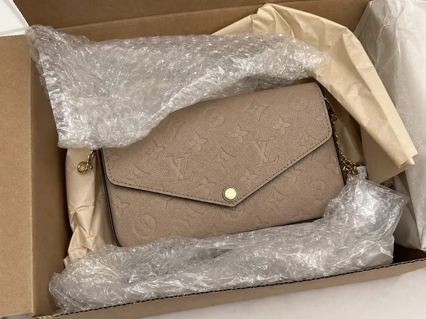 Felicie Pochette-Tourterelle Beige M68697 photo review
