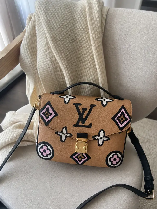 Monogram Pochette Metis M45823 photo review
