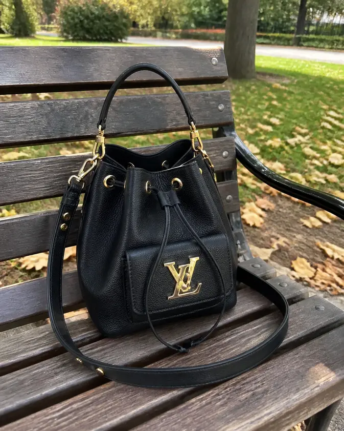 LV Turn Lock Lockme Bucket M57687 photo review