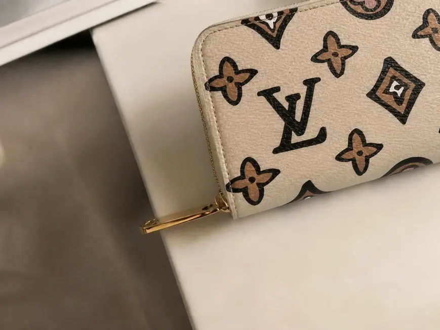 Wild at Heart Zippy Wallet M80676 photo review