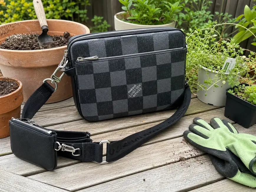 Damier Checkerboard Trio Messenger Bag N80401 photo review