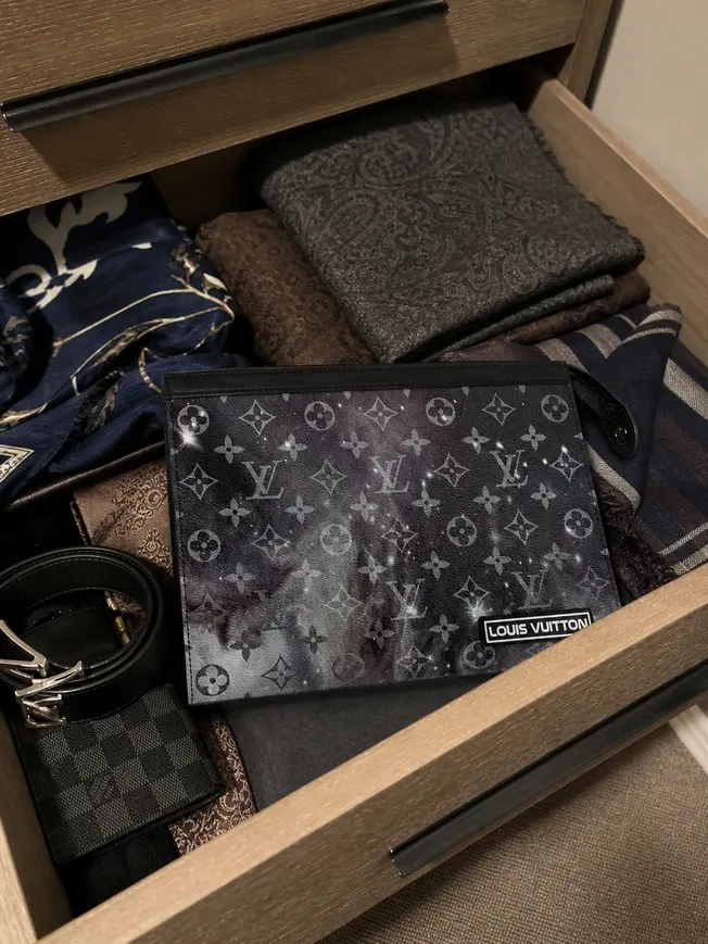 2019 Monogram Galaxy Pochette Voyage MM M44448 photo review