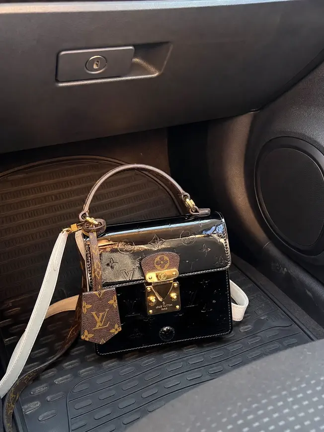 2019 Monogram Vernis Spring Street-Black M90375 photo review