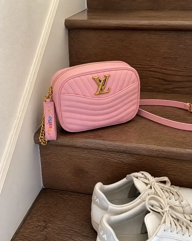 2019 Spring-Summer NEW WAVE Camera Bag-Smoothie Pink M53683 photo review