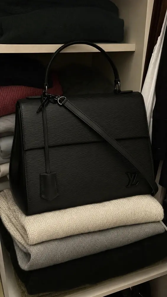 2019 epi inspires Nicolas Ghesquiere Cluny MM-Noir M41302 photo review