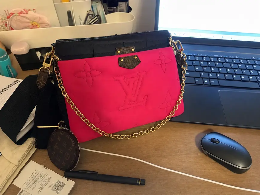 Maxi Multi Pochette Accessoires Bag-Fuchsia M58980 photo review