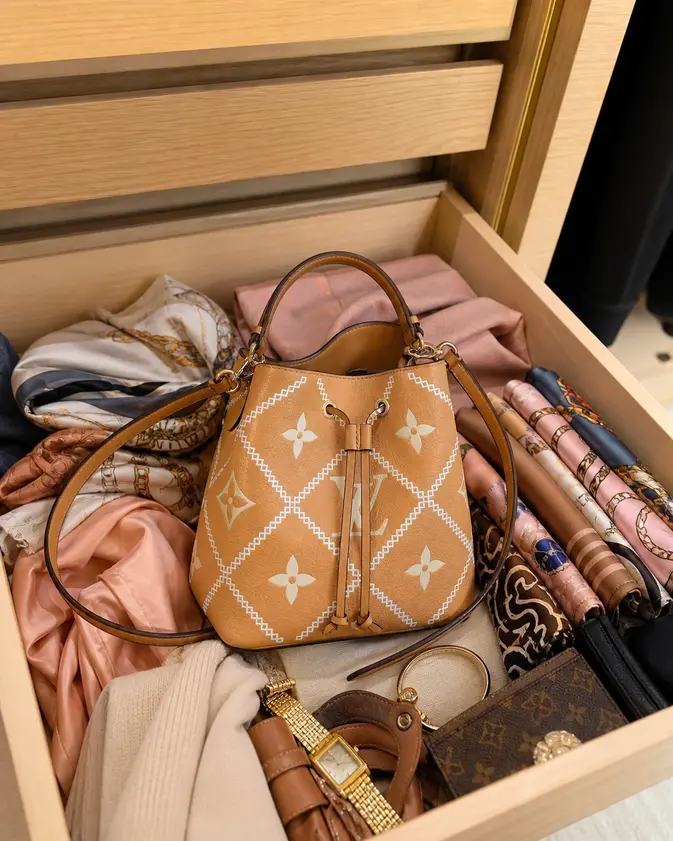 Monogram Empreinte NeoNoe MM Bag M46029 photo review