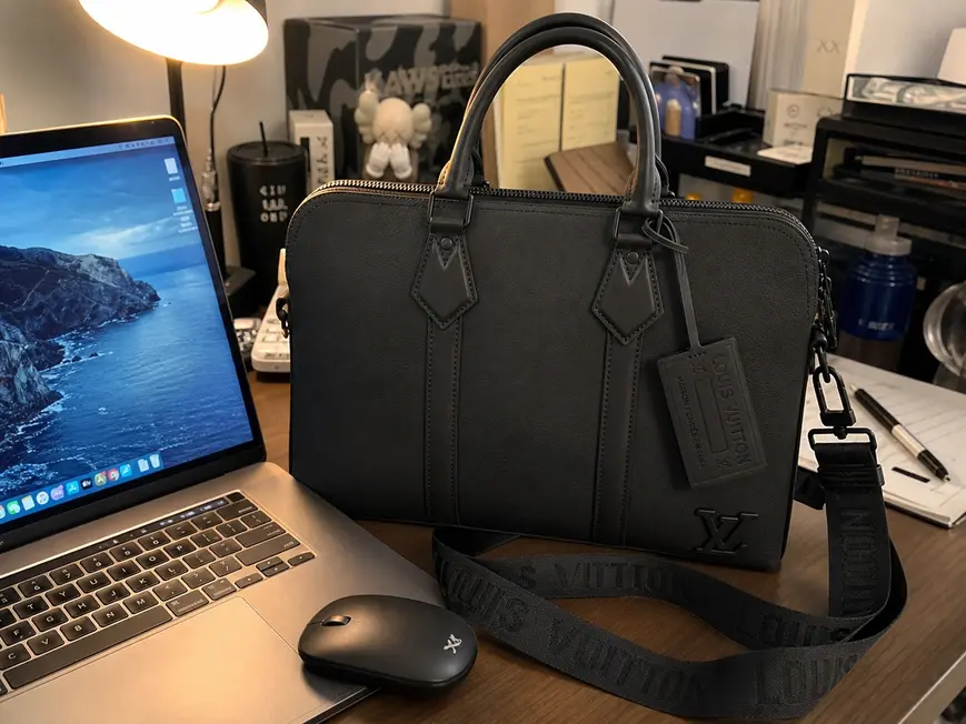 Aerogram Briefcase M59159 photo review