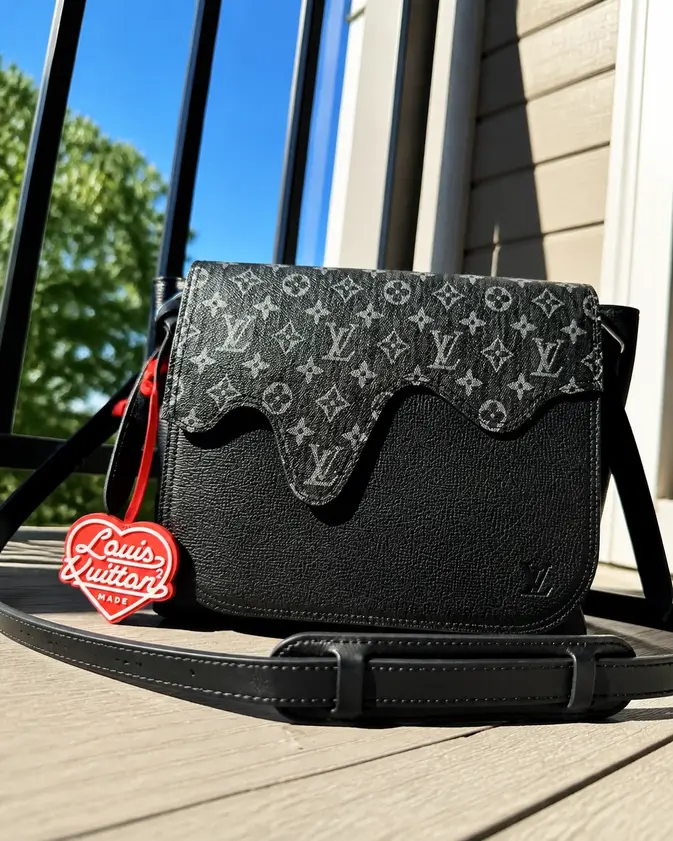 Nigos Monogram Drip Besace Tokyo M45971 photo review