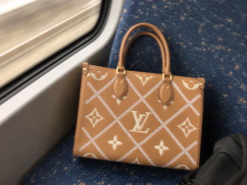 Monogram Empreinte Onthego MM Tote M46015 photo review