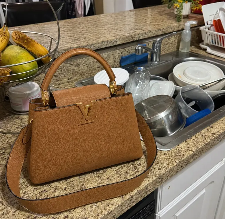Capucines MM Handbag M59227 photo review