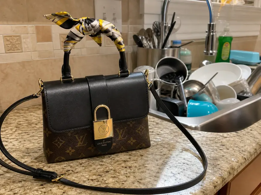 2018 Premium One Handle Flap Bag M43129 photo review