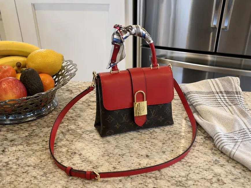 2018 Premium One Handle Flap Bag M43124 photo review
