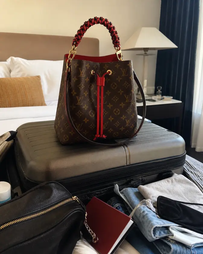 2018 Premium Monogram Canvas NeoNoe M43985 photo review