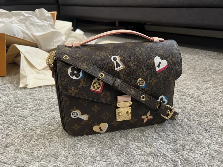 2019 Cruise Love Lock Pochette Metis M44366 photo review