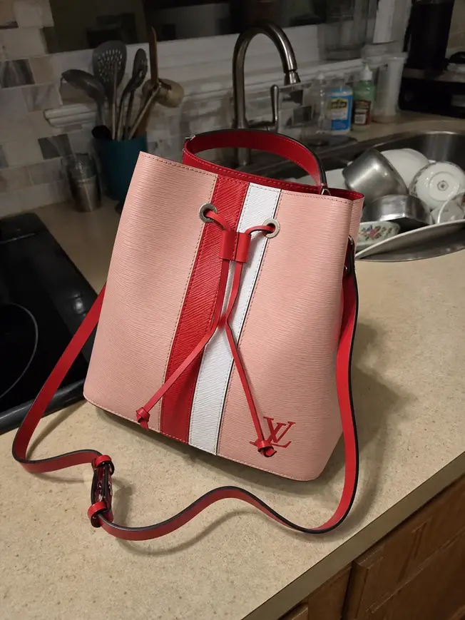 Epi Leather NeoNoe Bucket Bag-Pink M52161-Pink photo review