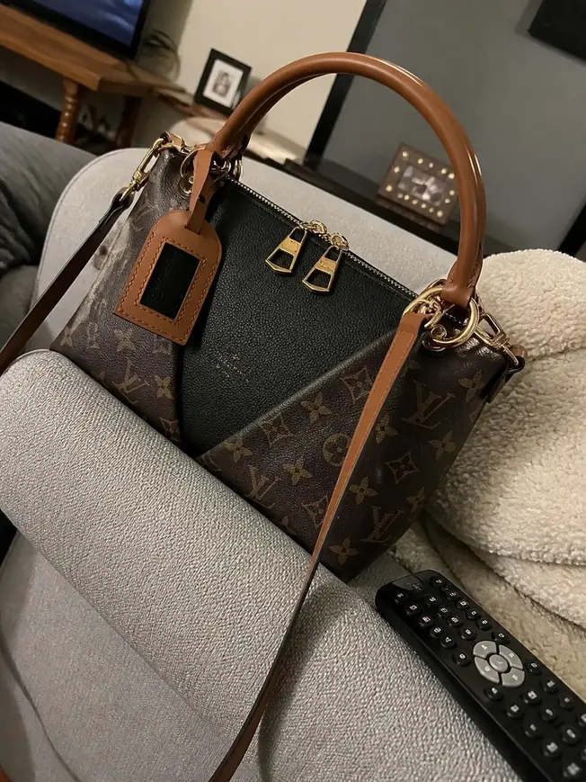 2019 Cruise Monogram Canvas "V" Tote BB M43976 photo review