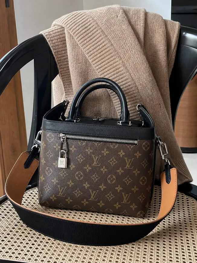FW 2016 Monogram Reverse City Cruiser Bag PM-BLACK M52008 photo review