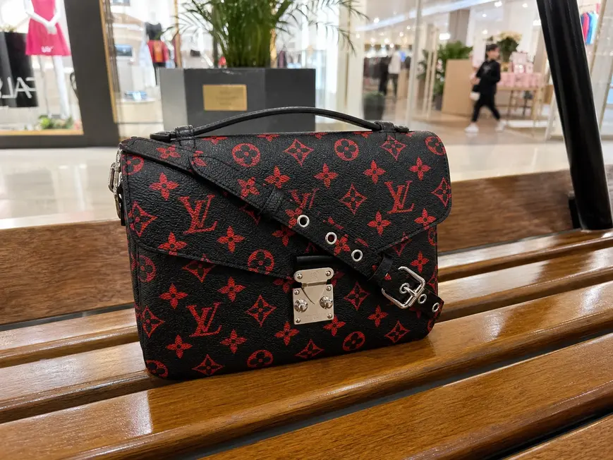 2016 Premium Monogram Infrarouge Canvas Pochette Metis Handbag-Black M41462 photo review