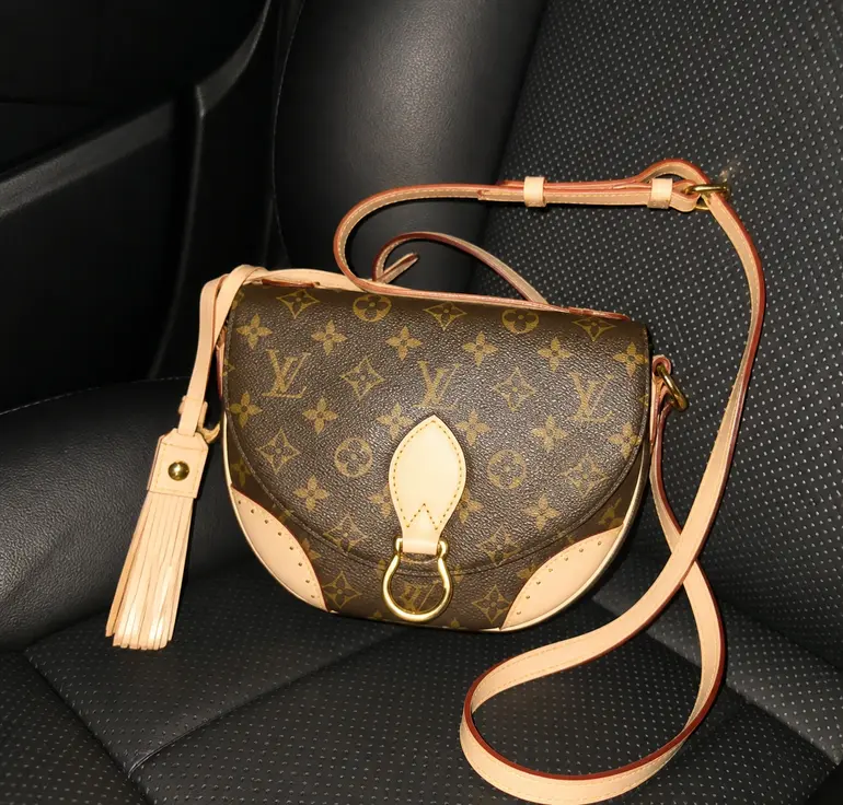 2017 Premium Monogram Canvas Saint Cloud Cross-Body Handbag M41481 photo review