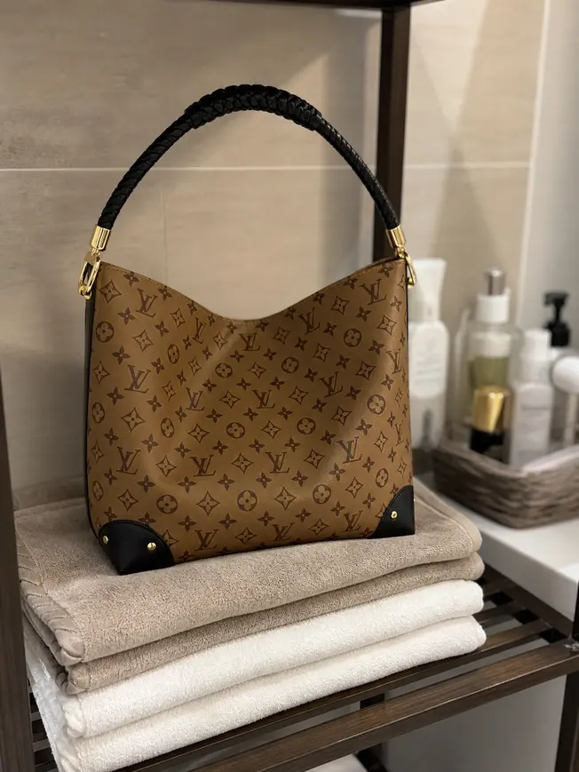 2017 Premium Monogram Canvas Triangle Softy Handbag-Brown M44130-1 photo review