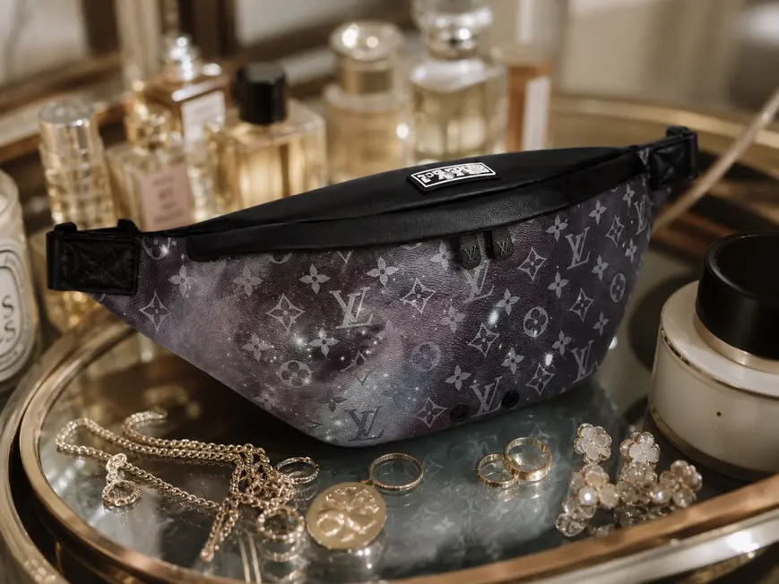 2018 Men Monogram Galaxy Discovery Bumbag M44444 photo review