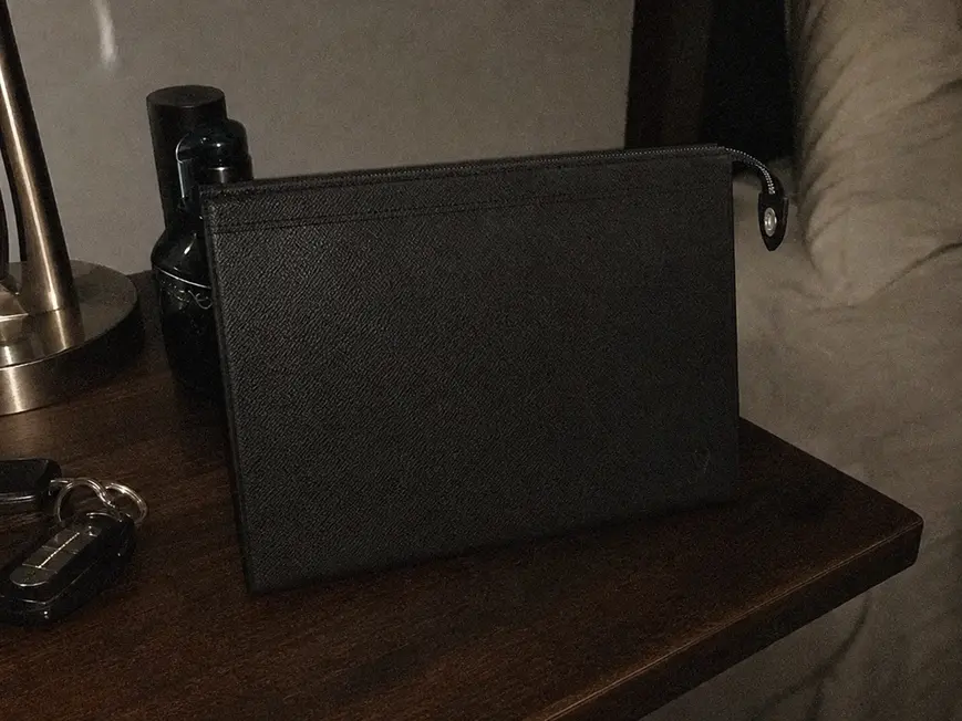 2018 Men Pochette Voyage GM Taiga Leather M30043 photo review