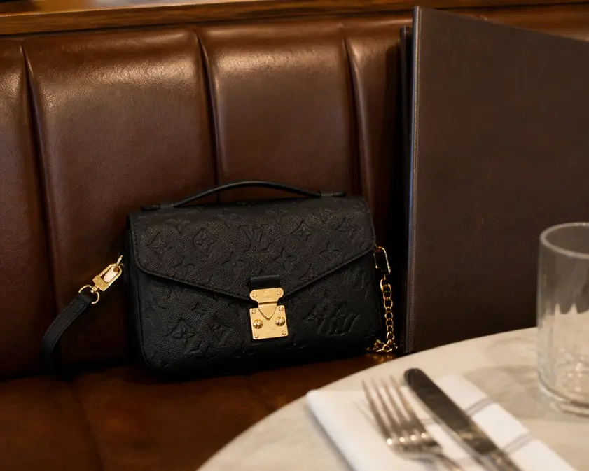 Pochette Metis East West M46595 photo review