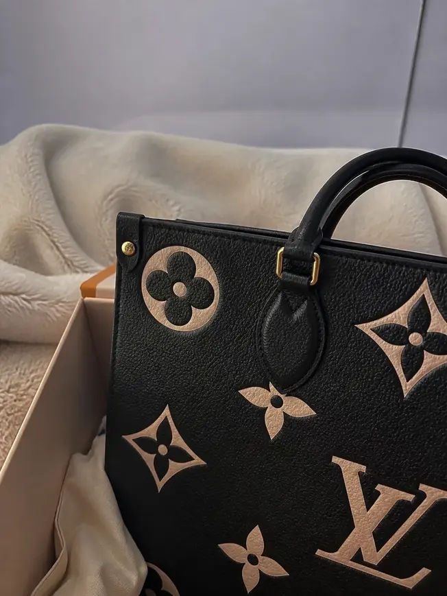 Medium Bicolor Monogram OnTheGo MM-Black/Beige M45495 photo review