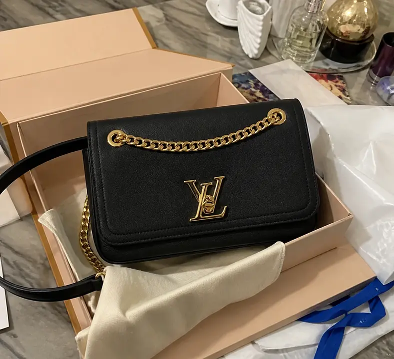LockMe Chain Bag East West M22303 photo review