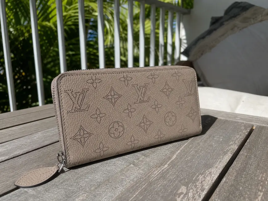 Mahina Zippy Wallet M69821 photo review