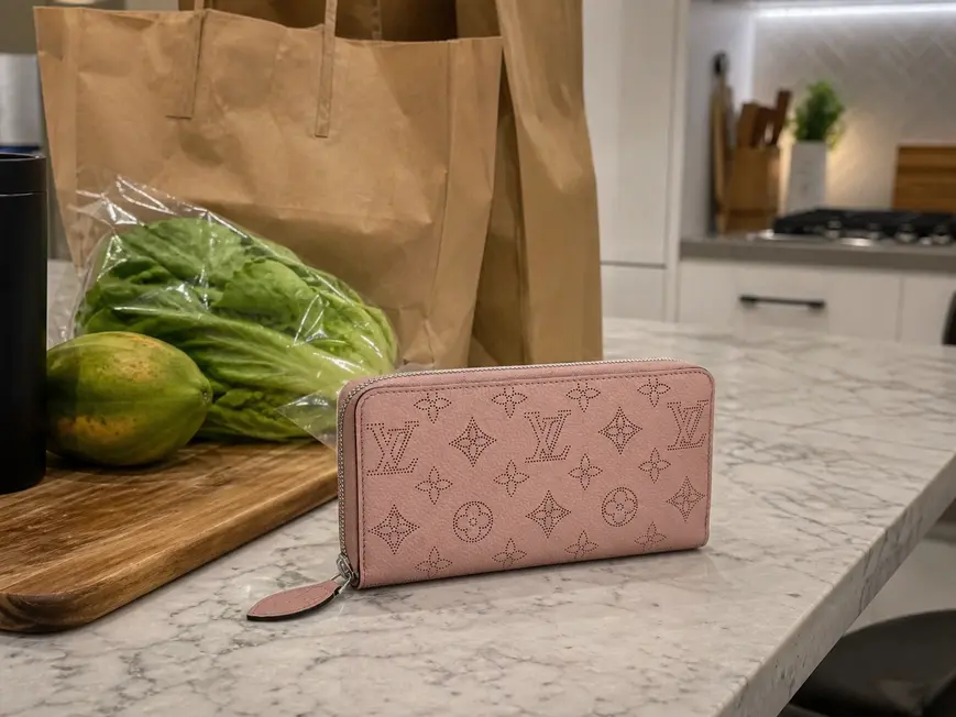 Mahina Zippy Wallet M61868 photo review