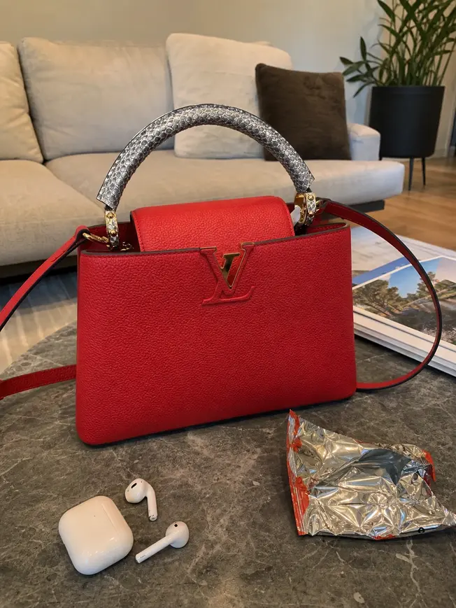 Capucines MM Handbag M92800 photo review