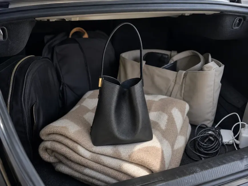 Leather Low Key Hobo PM bag-Black M23532-black photo review