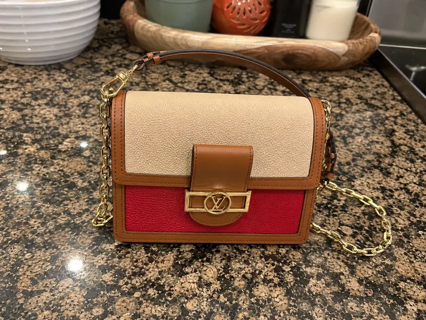 2019 Dauphine MM Panama / Scarlet M53830 photo review
