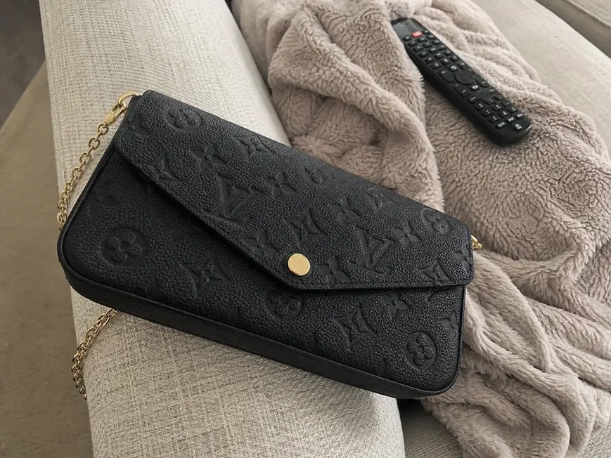 2020 Felicie Pochette-Black M64064 photo review