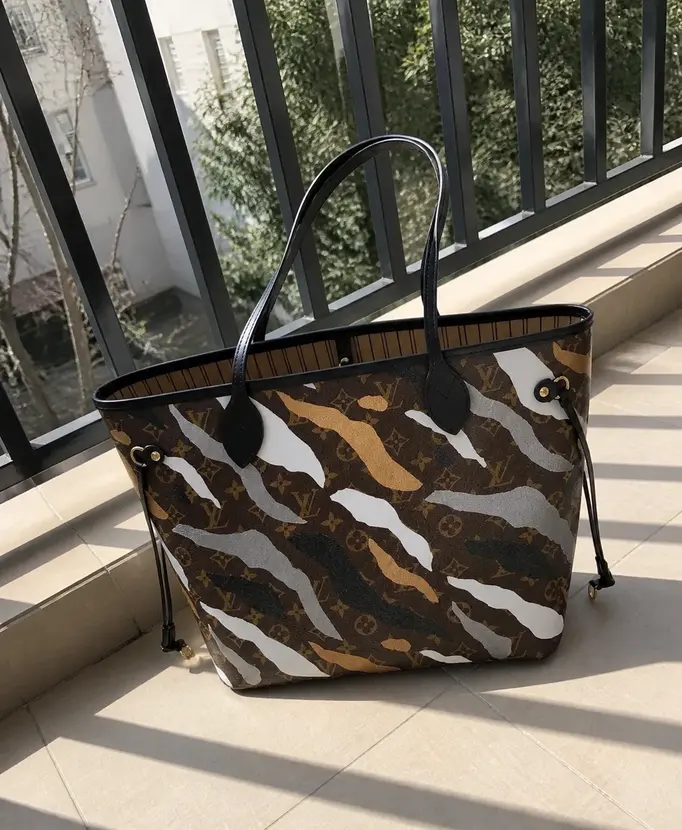 2020 LVXLOL NEVERFULL MM M45201 photo review