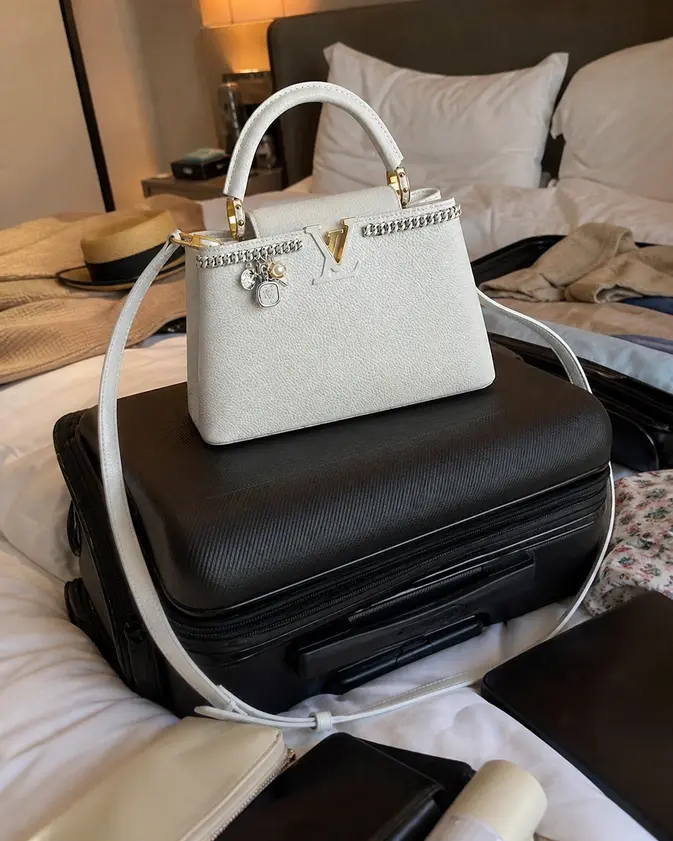 Taurillon Capucines PM-White M52963 photo review