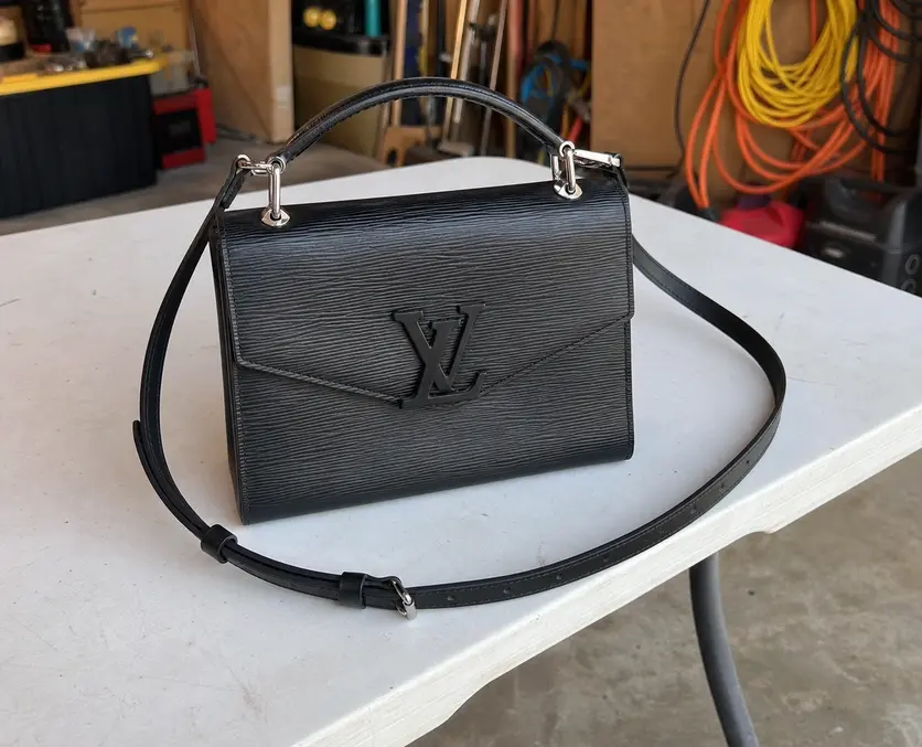 epi Grained Pochette Grenelle M55977 photo review