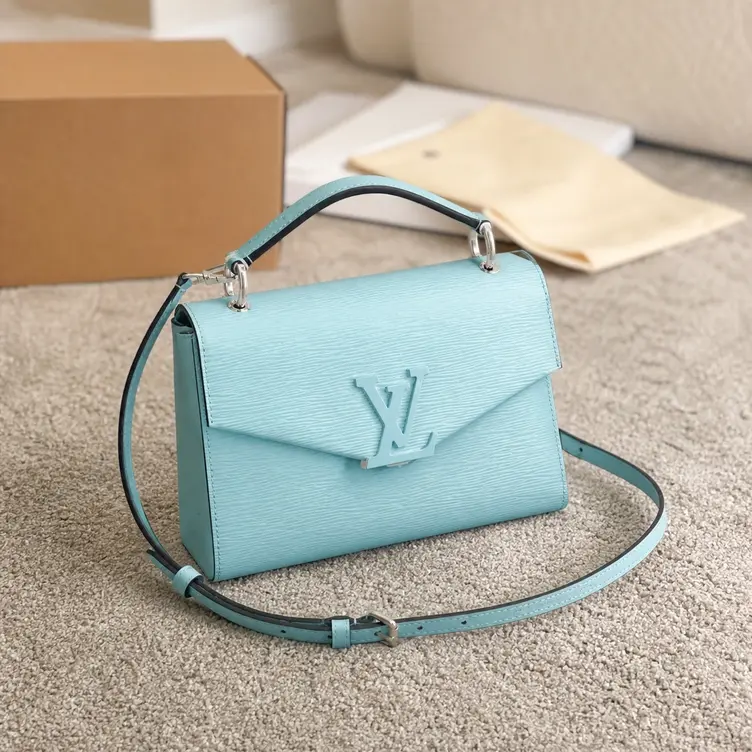 epi Grained Pochette Grenelle M559981 photo review