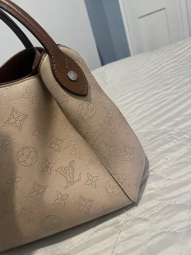 Mahina Leather Hina PM-Creme Beige M51950 photo review