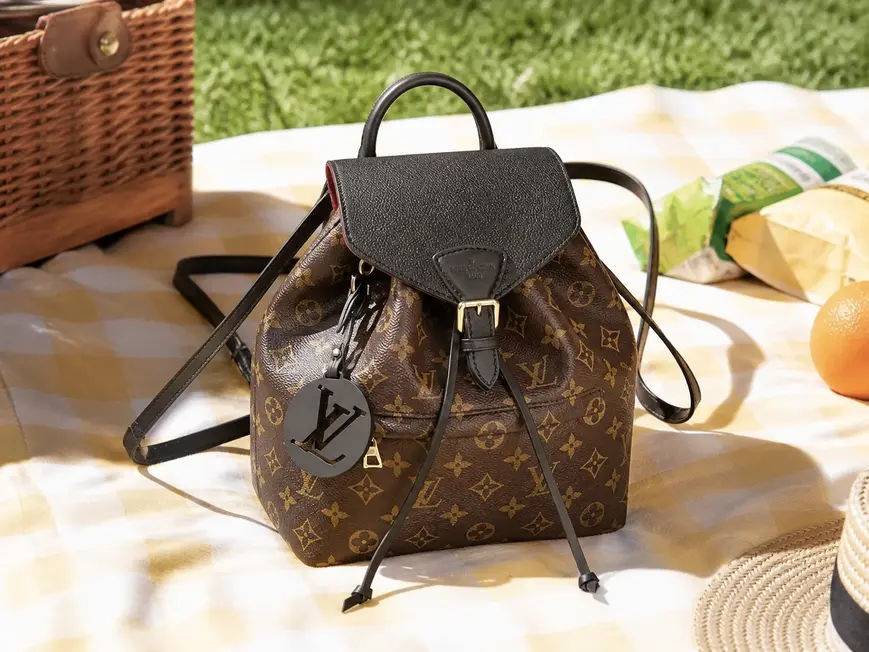 2020 Monogram Canvas Montsouris PM-Black M45515 photo review