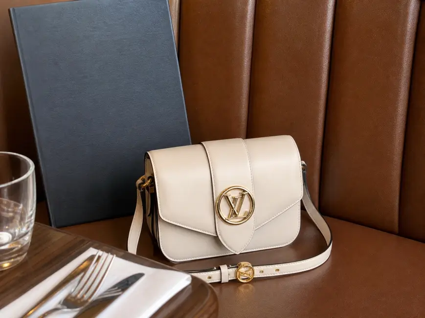 LV Circle LV Pont 9-Cream M55950 photo review