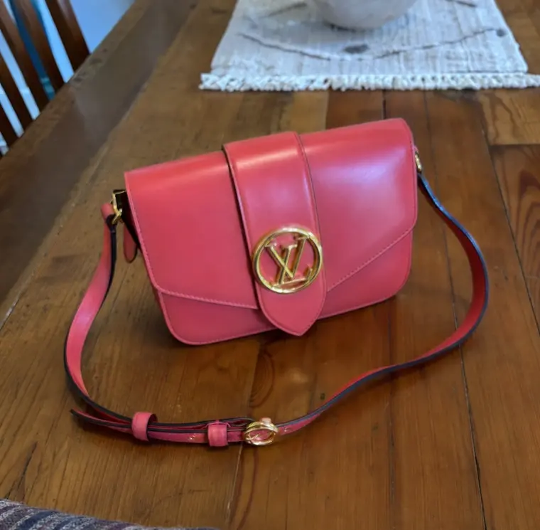 LV Circle LV Pont 9-Dahlia Pink M55949 photo review