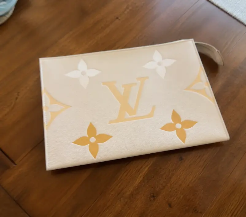 Summer 2021 Toiletry Pouch 26-Cream M80504 photo review